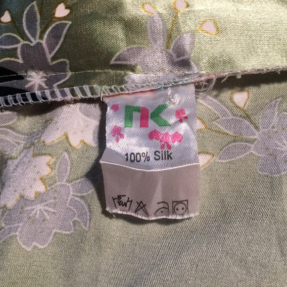 100% silk robe kimono in pistachio  with a floral/peacock print. - Picture 6 of 7